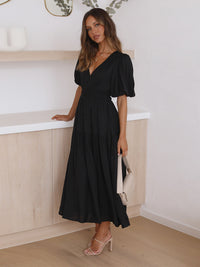 Aava™| Smocked Maxi-Kleid – Schwarz