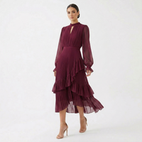 Kiana - Skulpturales Plissee-Abendkleid – Burgunder