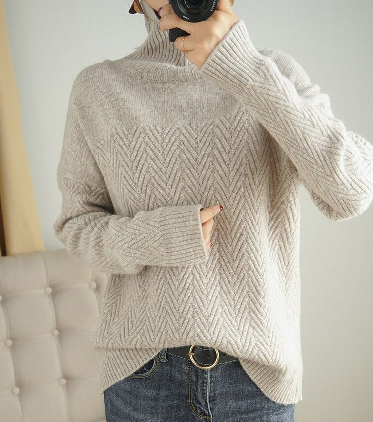 Korivis | Langärmeliger Chevron-Pullover mit Hohem Ausschnitt