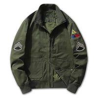 GÖTZ - BOMBERJACKE MIT MILITÄRISCHEN AUFNÄHERN – Militärgrün