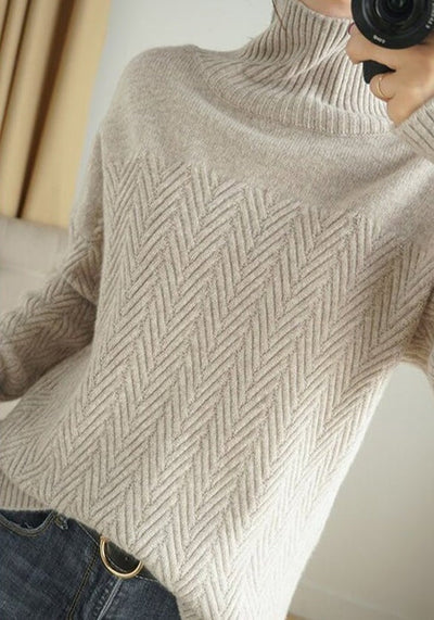 Korivis | Langärmeliger Chevron-Pullover mit Hohem Ausschnitt
