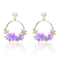 Blumen- und Perlenohrringe in Gold – Lila
