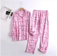 Bequemes Damen Pyjama-Set mit lebendigen Mustern | Zweiteiler – Liebe