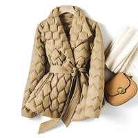 Luxuriöse gesteppte Wickeljacke für Damen – Beige