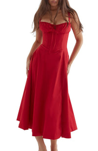 Tailliertes Kleid – Rot