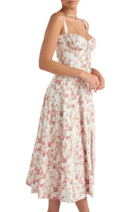 Tailliertes Kleid – Rosa Blume