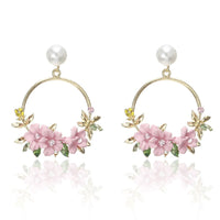 Blumen- und Perlenohrringe in Gold – Rosa