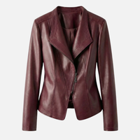 Yvette | Damen Hochglänzende Taillierte Kunstlederjacke Breites Revers – PU Leder Jacke – Rot
