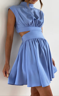 Delilah - Glamouröses und stilvolles Kleid mit Ausschnitt in der Taille für Frauen – Hellblau