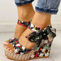 Damen Keilabsatz Sandalen mit Blumenmuster in Elegant-Trend – Schwarz