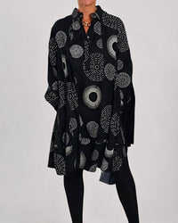 Lacie - Legeres Kleid mit Kragendetail – Schwarz