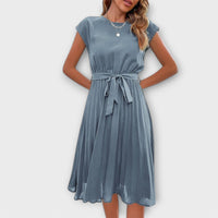 Hanna | Zeitloses Sommer Midi Plissee Kleid – Hellblau