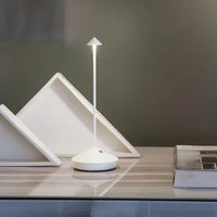 Kabellose LED-Tischleuchte mit Dimmfunktion und wasserabweisendem Design – moderne Tischleuchte für den Innen- und Außenbereich – Weiß