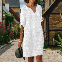 Elegantes Damenkleid mit femininer Silhouette – Weiß