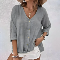 Lässige Damenbluse mit Knöpfen – Elegante Bluse für den Sommer, V-Ausschnitt, Entspannte Rollärmel, Vielseitig kombinierbar – Grau