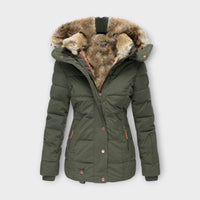Emyra – Winterjacke mit Fellkapuze – Grün