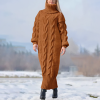 Clara | Damen Strick-Maxikleid lang mit stilvollem Zopfmuster – Braun