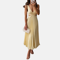 Maxikleid für Damen - Plissee-Kleid mit V-Ausschnitt für Sommer – Gelb