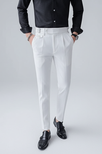 Theodore | Slim-Fit Bundfalten Anzughose – Weiß