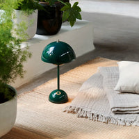 LumiGlow | Moderne Tischlampe mit sommerlicher Funktionalität – Dunkelgrün