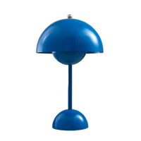 LumiGlow | Moderne Tischlampe mit sommerlicher Funktionalität – Blau