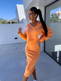 FLORA - ZWEITEILER-SET AUS PULLOVER UND KLEID – Orange