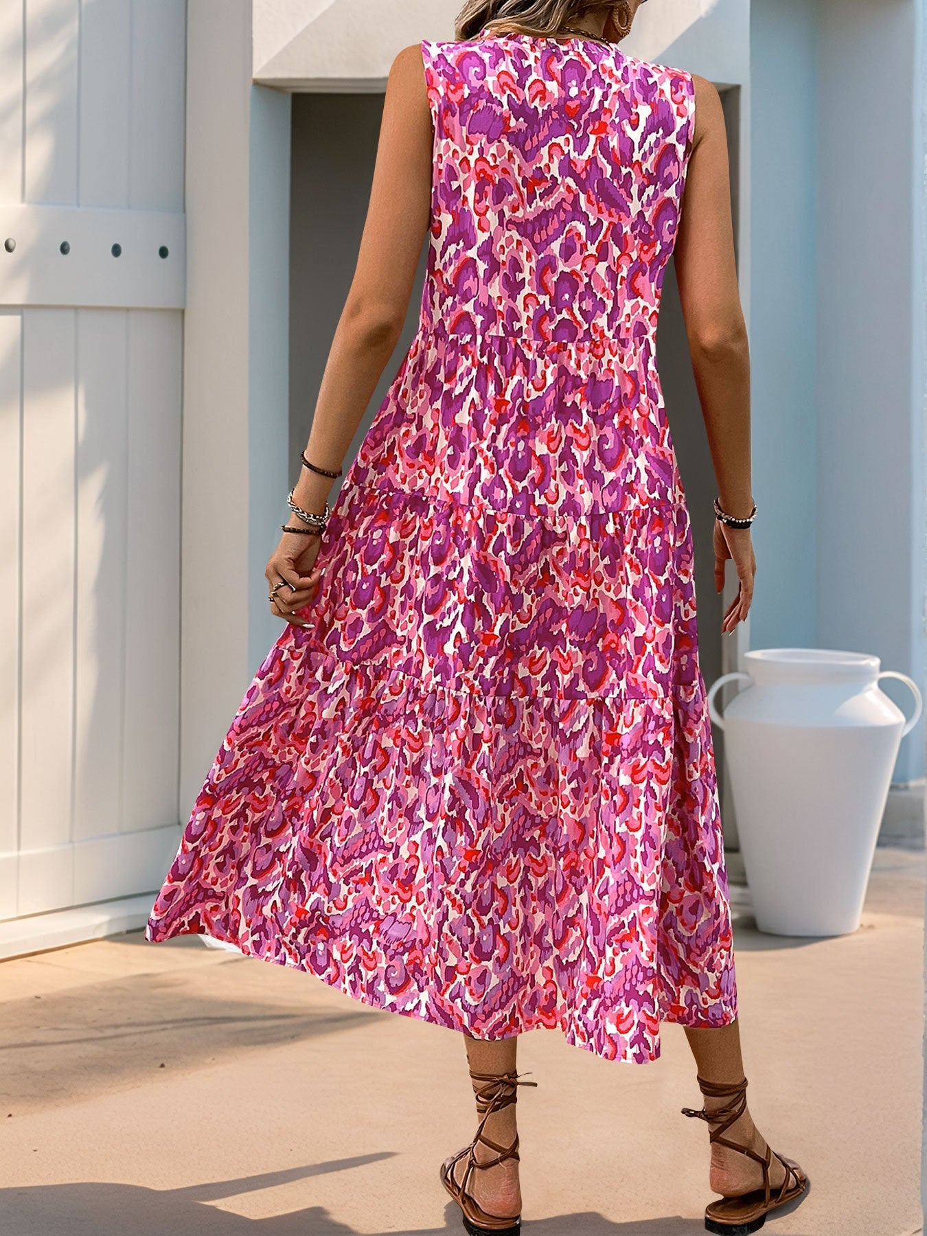 Zuri | Figurbetontes, ärmelloses Blumenkleid