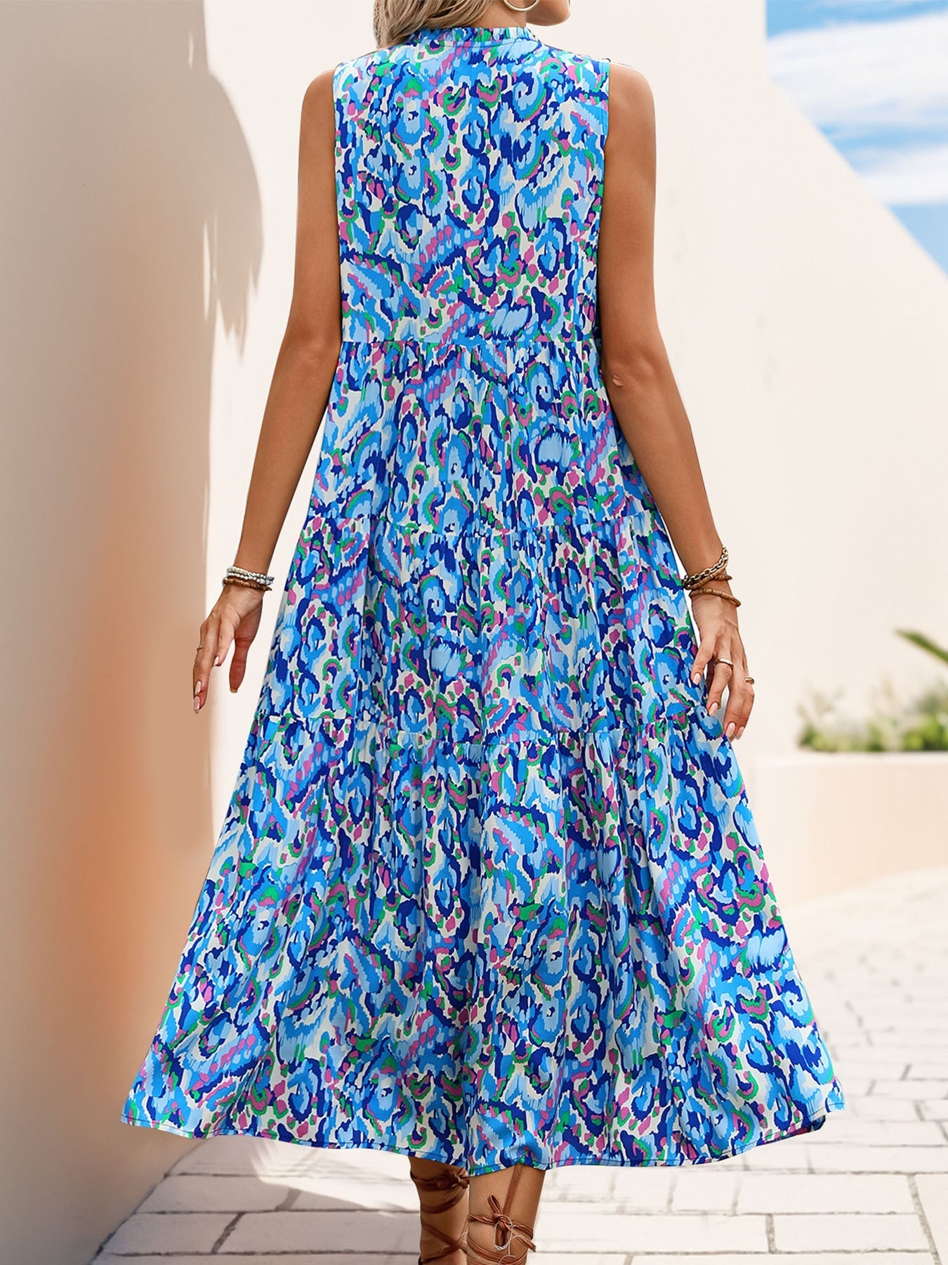 Zuri | Figurbetontes, ärmelloses Blumenkleid