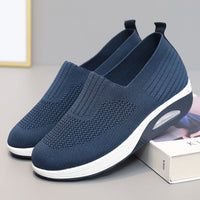 Damen Slip-On Sneakers mit atmungsaktivem Strickobermaterial von – Tiefblau