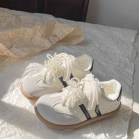 Damen Sneakers mit stilvollen Perlen-Schnürsenkeln – Schwarzbeige