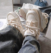 Damen Sportliche Sneakers mit verstellbarem Schnürsystem und farbenfrohen Akzenten – Khaki
