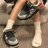 Damen Sportliche Sneakers mit robustem Sohlenprofil und gepolsterter Innensohle – Schwarz