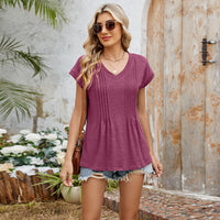 Heidi Mode | Gestreiftes T-Shirt mit V-Ausschnitt – Burgunderrot