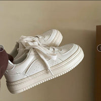 Damen Sportliche Sneakers mit gepolsterter Laufsohle und markantem Design – Cremeweiß
