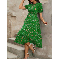 Amelia - Kleid mit Rundhalsausschnitt und Blumenmuster – Grün mit kleinen Blumen
