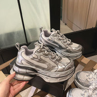 Damen Sportliche Chunky Sneakers mit reflektierenden Oberflächen und optimaler Dämpfung – Silber