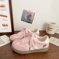 Damen Sneakers im verspielten Design mit Hello Kitty-Applikationen – Rosarot