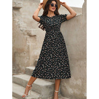 Amelia - Kleid mit Rundhalsausschnitt und Blumenmuster – Schwarz mit kleinen Blumen
