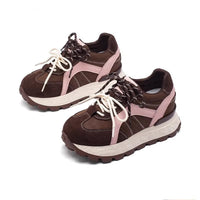 Damen Sportliche Sneakers mit hochelastischer Sohle und modischen Akzenten – Braun
