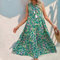 Zuri | Figurbetontes, ärmelloses Blumenkleid – Grün