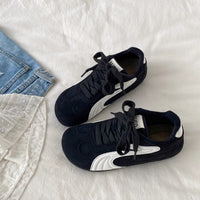 Damen Sportliche Sneaker mit Veloursleder-Obermaterial und gepolsterter Innensohle – Schwarzmatt