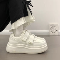 Damen Sportliche Sneakers mit breiter Sohle und elegantem Klettverschluss – Weiß