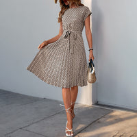 Heidi Mode | Plissee-Kleid mit geometrischem Print – Khaki