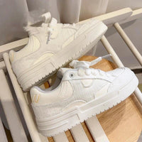Damen Sneakers mit strukturierter Oberflächenbeschaffenheit und modischem Design – Cremeweiß