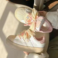 Damen Sneakers mit floralen Schnürsenkeln und weichem Innenfutter – Rosarot