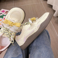 Damen Sneakers mit verspielt floralem Design und innovativer Schnürung – Gelb