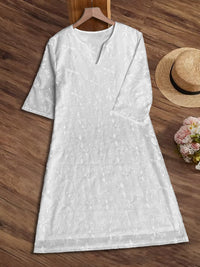 Damen luftiges Sommerkleid mit raffinierten Spitzenakzenten – 8014