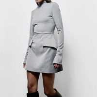 Heidi Mode | Schmal geschnittenes, langärmeliges, hüftumspielendes Kleid – Grau