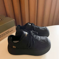 Damen Modische Plateau-Sneaker mit bequemem Schnürsystem und urbanem Design – Schwarz