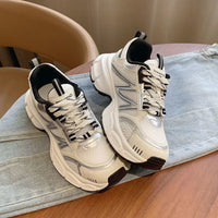 Damen Sportliche Sneakers mit atmungsaktiven Einsätzen und rutschfester Sohle – Silber